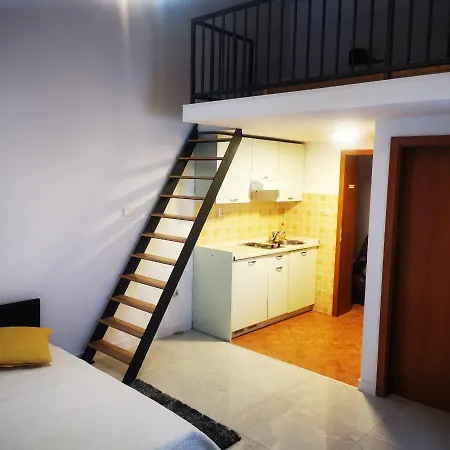 게스트하우스 Led Apartman 3*