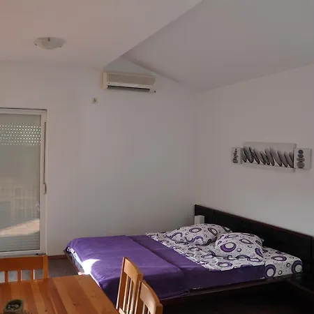 Led Apartman Pensión 3*