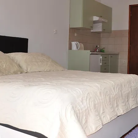 게스트하우스 Led Apartman 3*