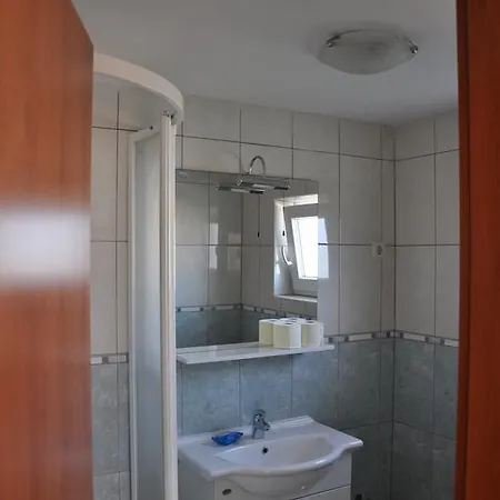 Led Apartman Pensión 3*